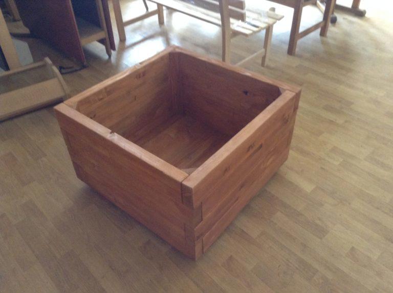 Ghiveci din lemn masiv 70×70 cm