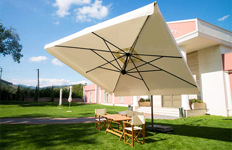 Umbrele terasa retractabile